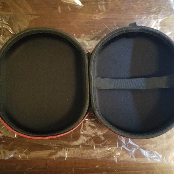 BEATS Studio 3 Wireless/Bluetooth Headphones (floor-model) ((BUNDLE)) - Picture 11 of 11